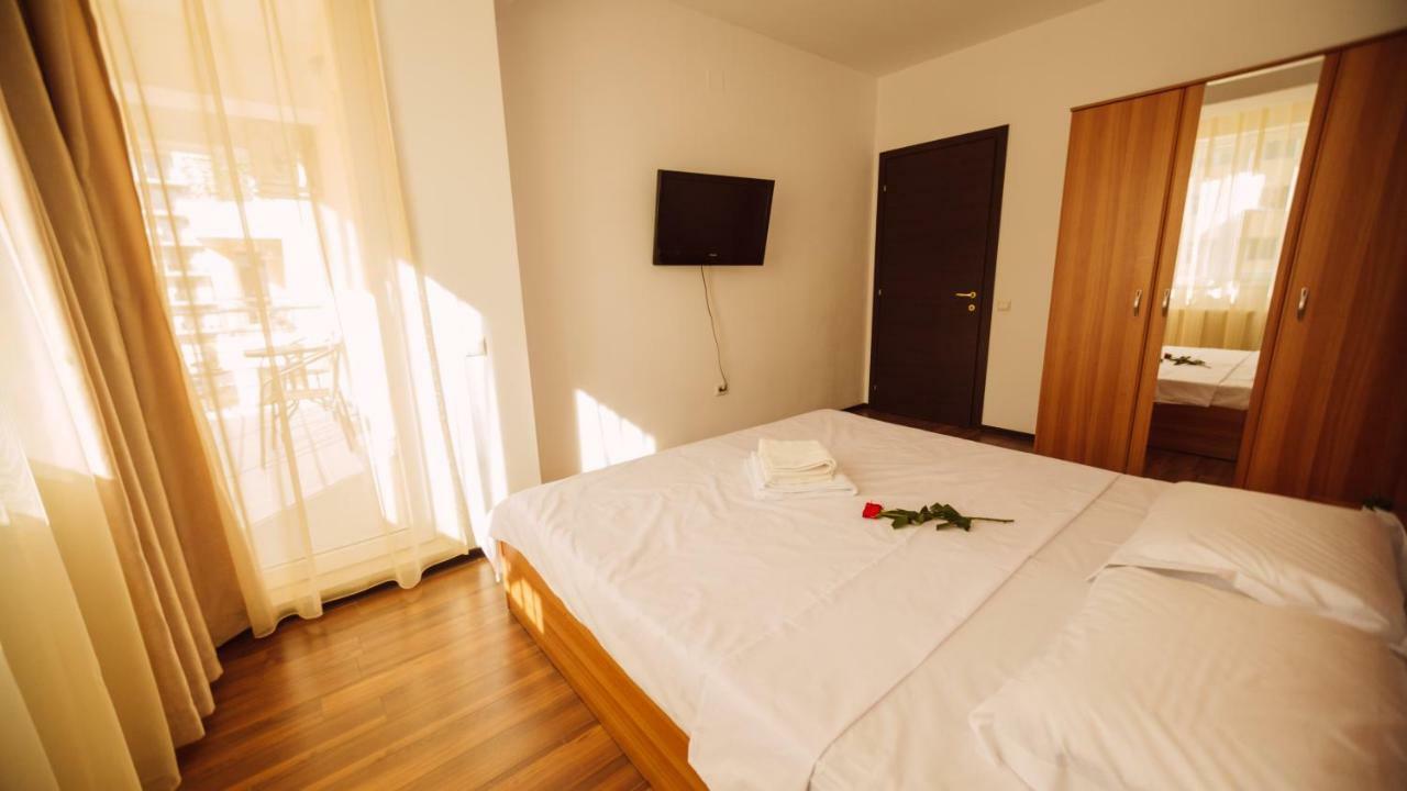Seascape - Summerland Apartment Mamaia Esterno foto