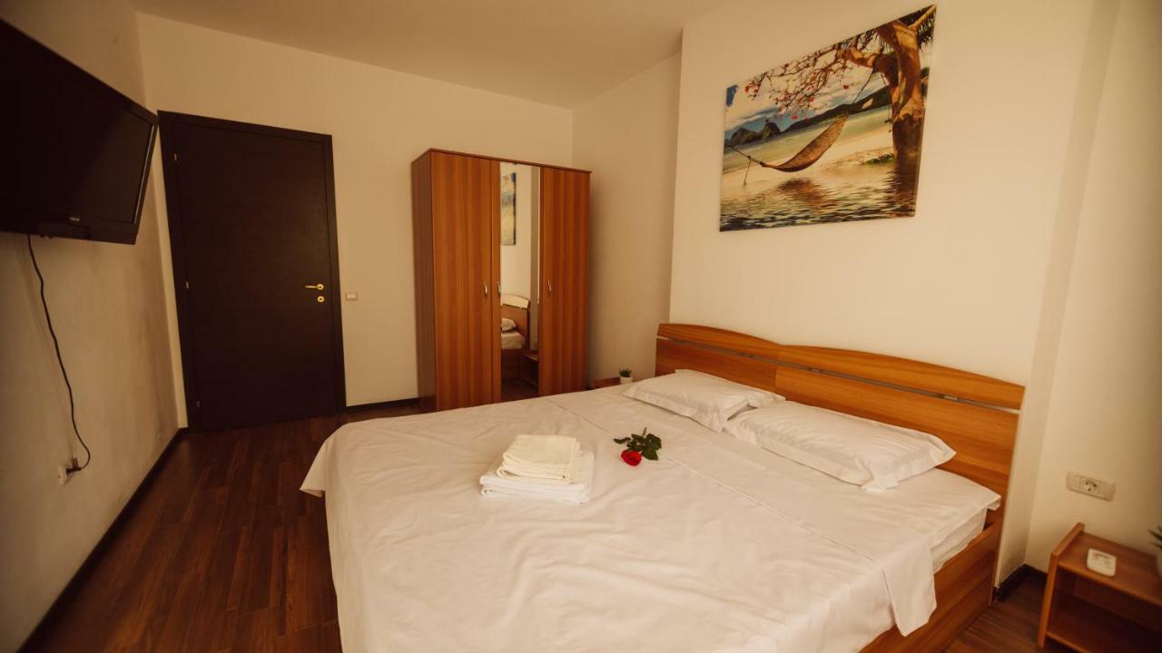 Seascape - Summerland Apartment Mamaia Esterno foto