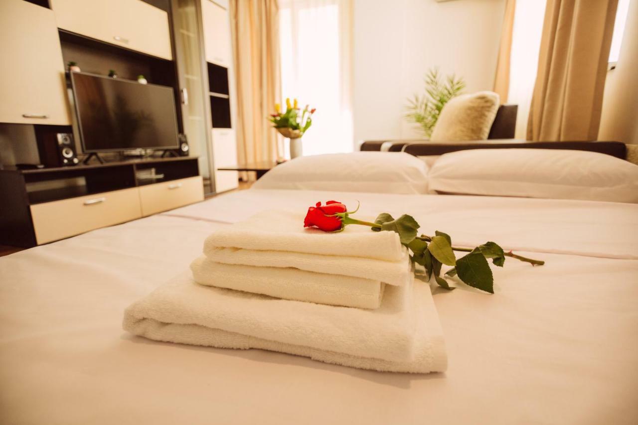 Seascape - Summerland Apartment Mamaia Esterno foto